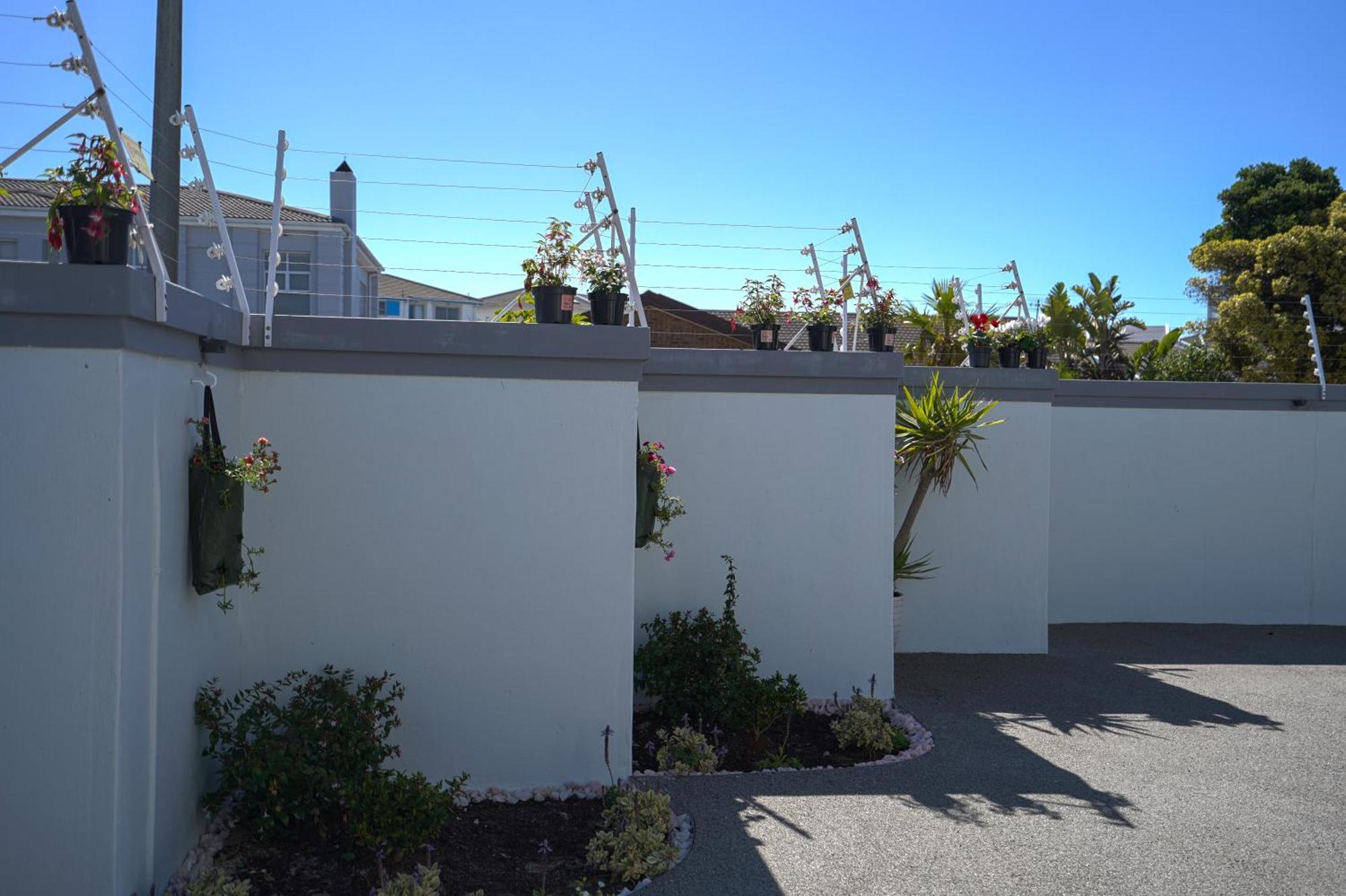 Ocean Vibes Hotel Cape Town Exterior photo