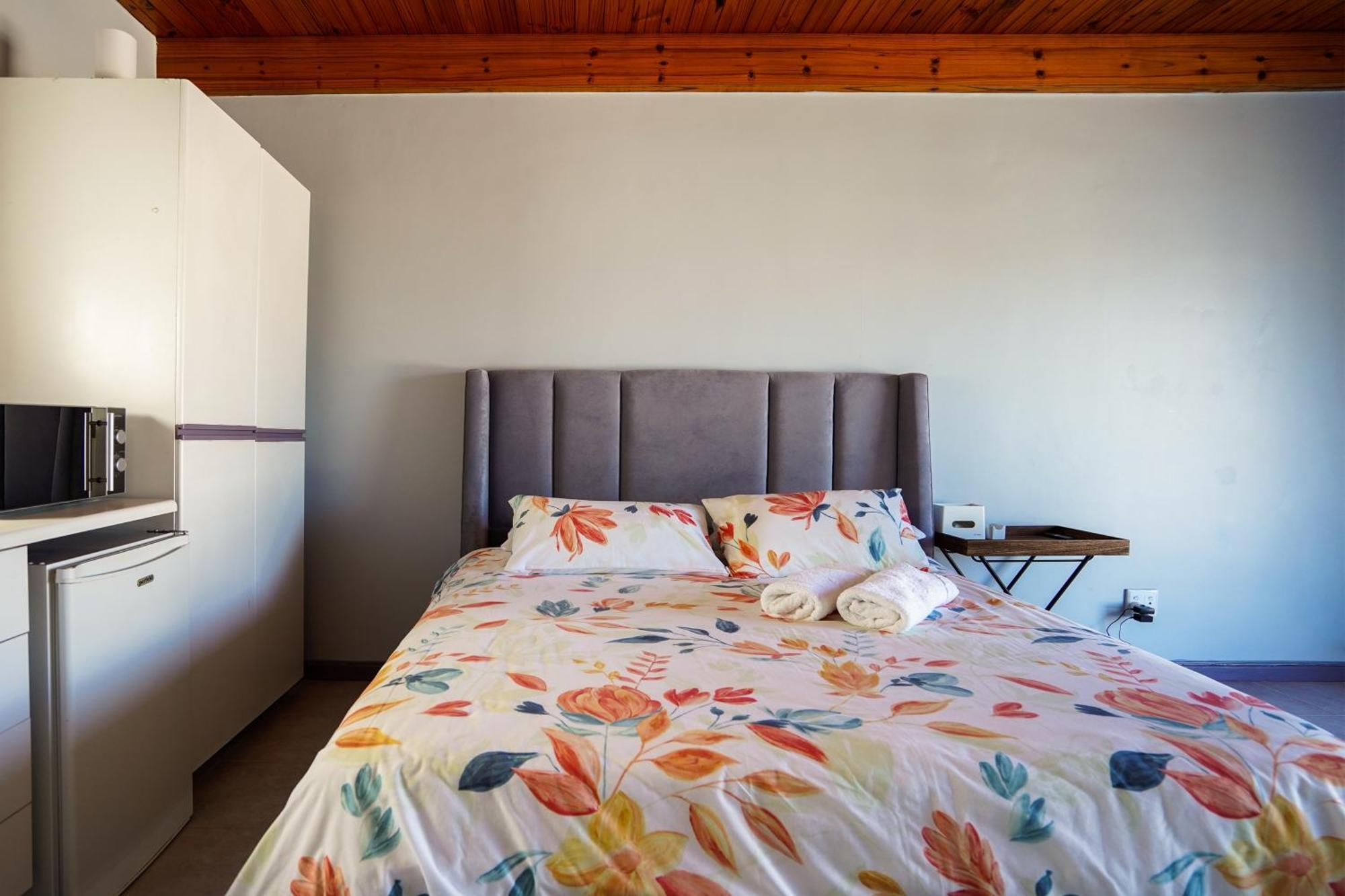 Ocean Vibes Hotel Cape Town Exterior photo