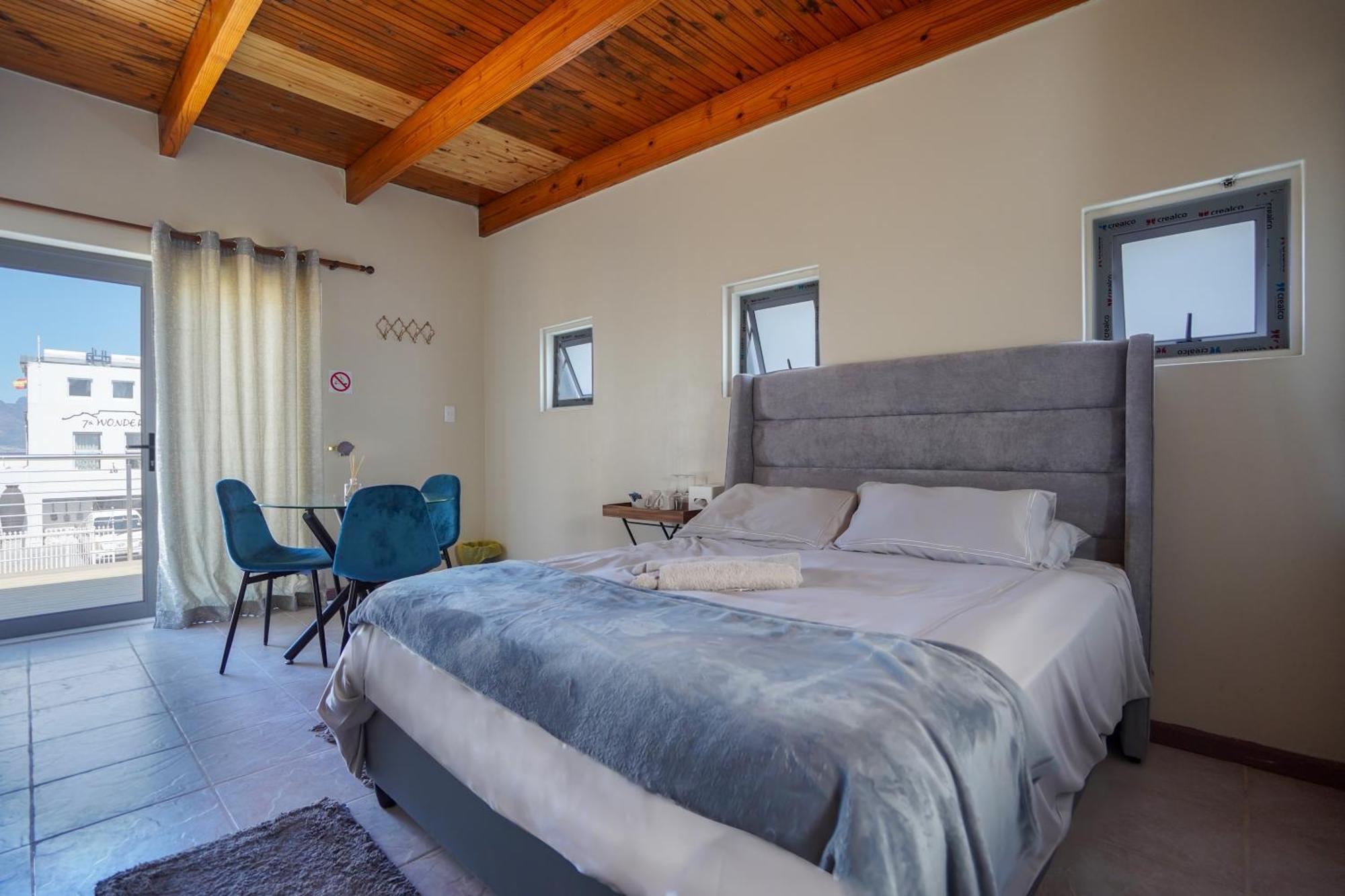 Ocean Vibes Hotel Cape Town Exterior photo